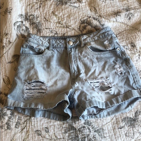 Ripped denim shorts - Picture 1 of 2